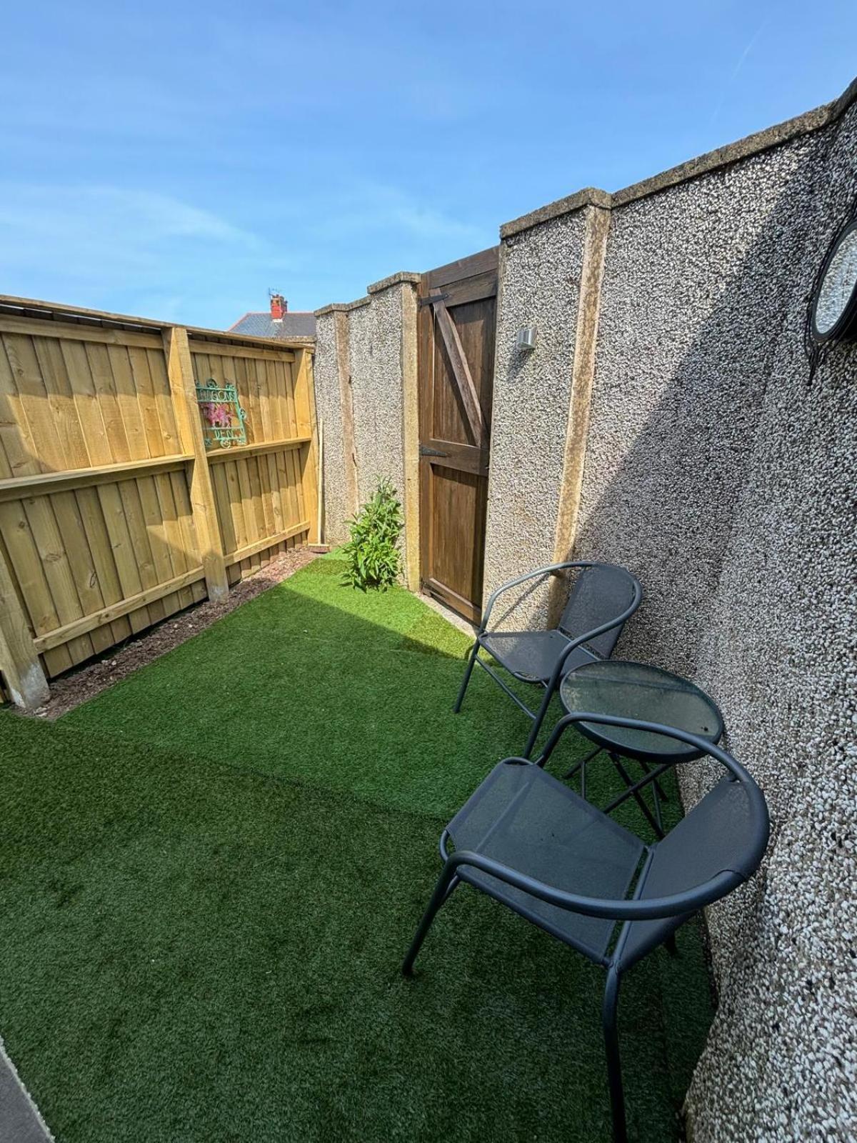 Ferienwohnung 1A Butty Bach Milford Haven Exterior foto